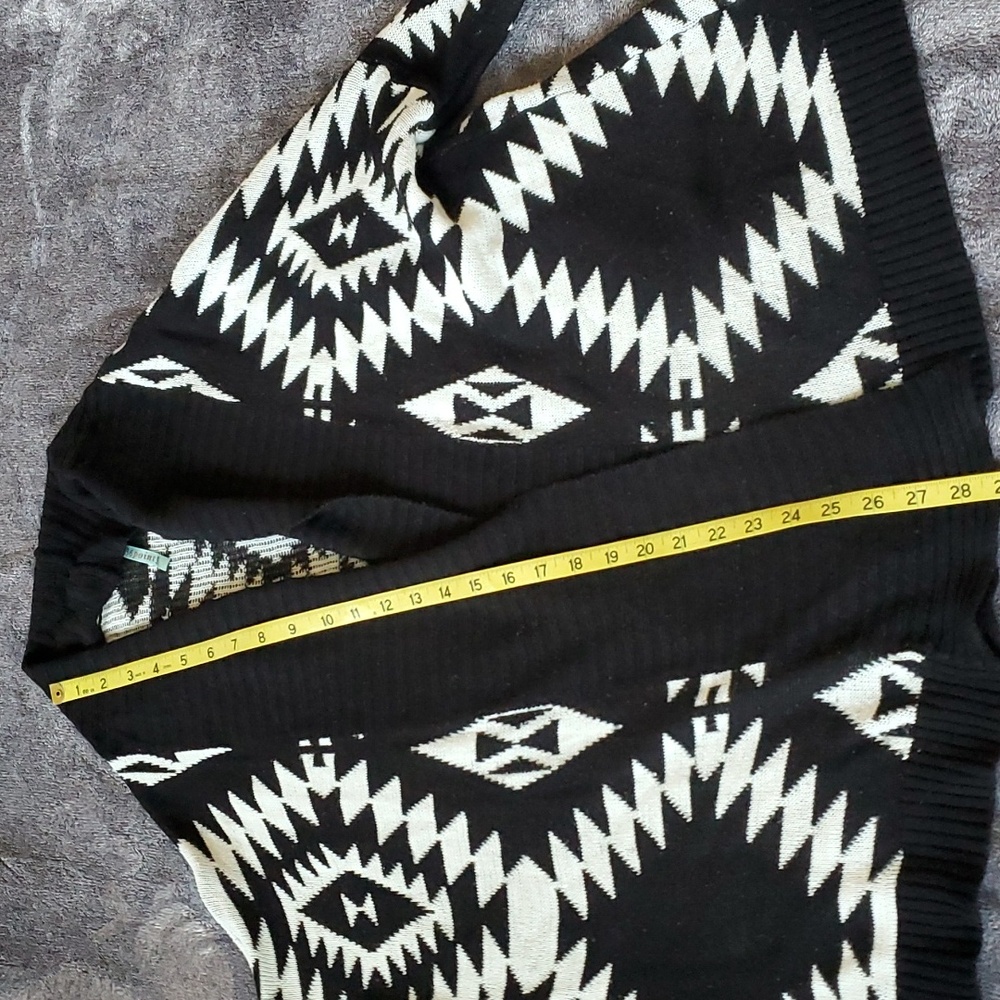 Short Aztec Print Cardigan - Picture 4 of 4